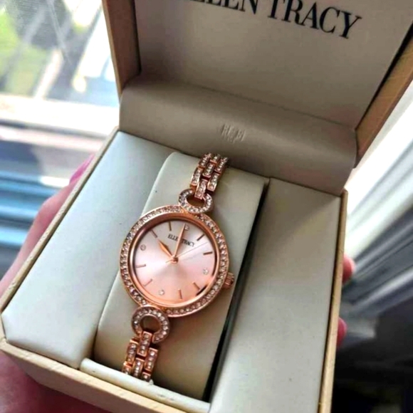 Rose gold watch with crystals - Picture 3 of 4